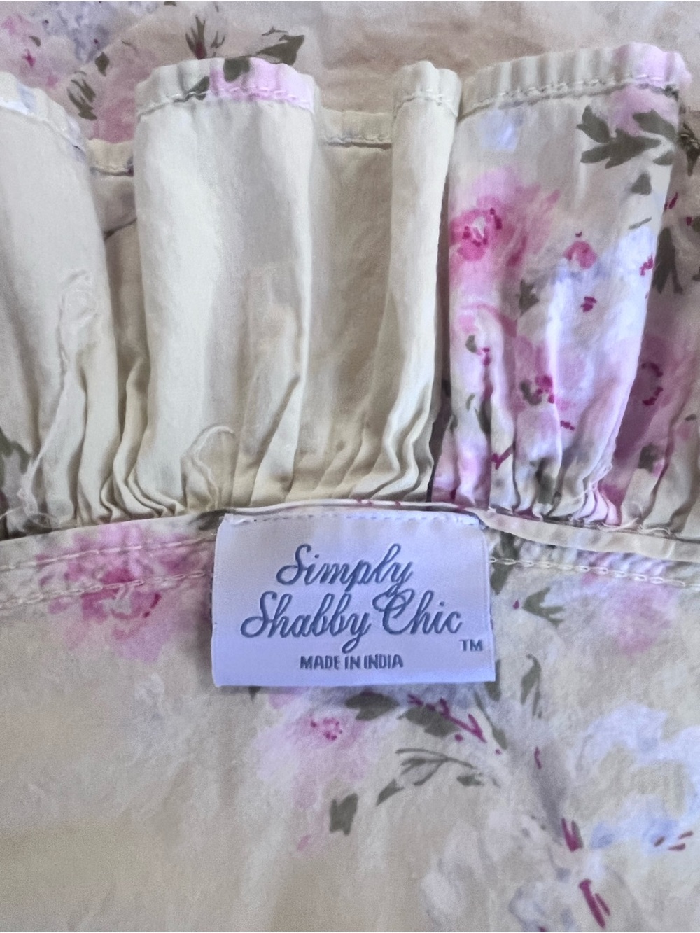 Shabby Chic Ruffled Tablecloth - Picture 12 of 12